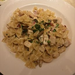 Farfalle with Chicken and Roasted Garlic** Farfalle with Chicken and Roasted Garlic**