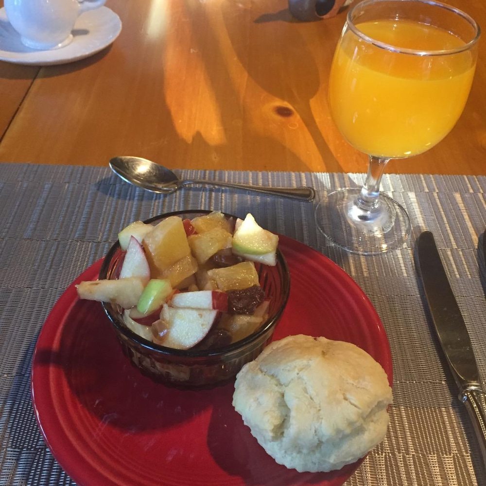 Strawberry Creek Inn - Fruit cup - Hotels Near Me - Idyllwild, California