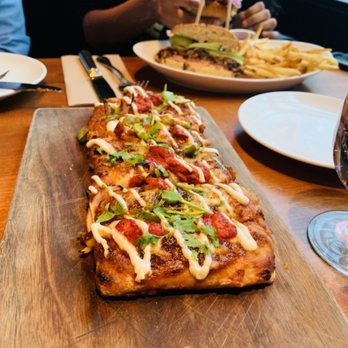 JOEY Eaton Centre - Tandoori chicken flatbread - Canadian (New) Near Me - Toronto, Ontario JOEY Eaton Centre - Tandoori chicken flatbread - Canadian (New) Near Me - Toronto, Ontario