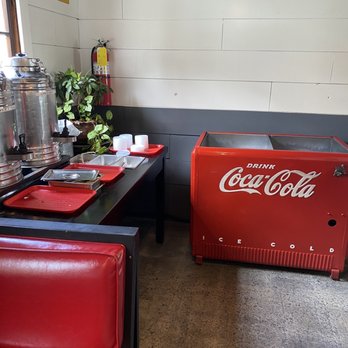 Old Brick Pit Barbeque - Drink station - Barbeque Near Me - Chamblee, Georgia