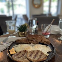 Village Café - Egg Benedict