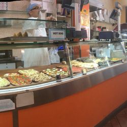 Desideri di Pizza - A huge counter of pizza ranging from €2
