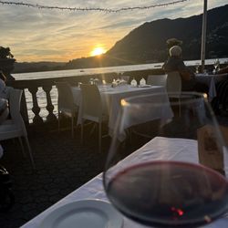 Momi - Sunset and wine