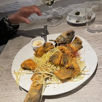 El Rais - An inventive and very good version of fish and chips - Arroceria / Paella Near Me - Maó, PM