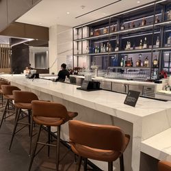 Maple Leaf Lounge - Photo 9: Bar