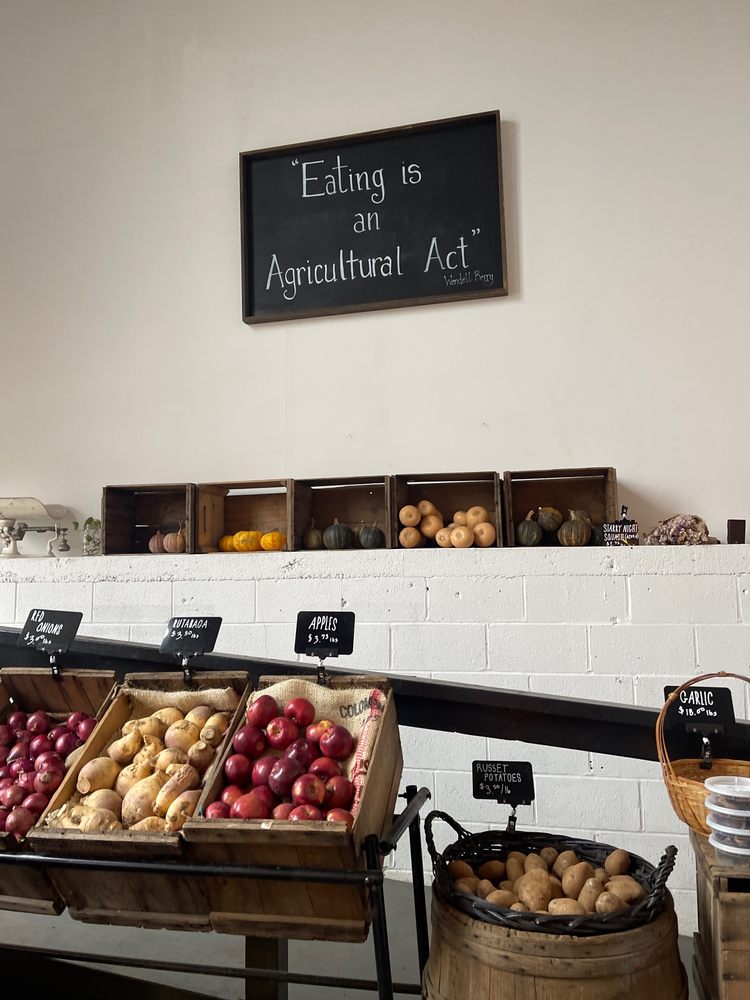 RIVER RIDGE FARM & DOWNTOWN MARKET Updated September 2024 33 Photos 725 Main St