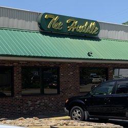 Huddle The Restaurant - The Huddle Restaurant (not to be confused with The Huddle House). Evidently a local favorite.