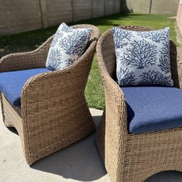 Cushions and throw pillows Cushions and throw pillows