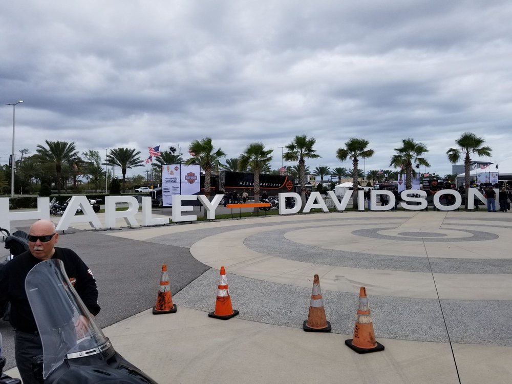 DAYTONA INTERNATIONAL SPEEDWAY 839 Photos & 204 Reviews Race Tracks