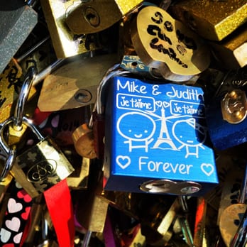 Le Pont des Arts - Landmarks & Historical Buildings Near Me - Paris, 75