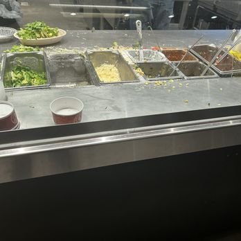 Chipotle Mexican Grill - Dirty serving area - Mexican Near Me - Effingham, Illinois