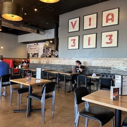 Via 313 Pizza - Inside