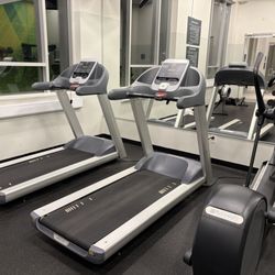Holiday Inn Express & Suites Montreal Airport