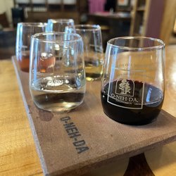 Eagle Crest Vineyards - Wine Tasting