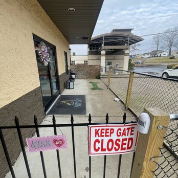 Top Dog Pet Spa - Gated area for play - Pet Groomers Near Me - Hurricane, West Virginia Top Dog Pet Spa - Gated area for play - Pet Groomers Near Me - Hurricane, West Virginia