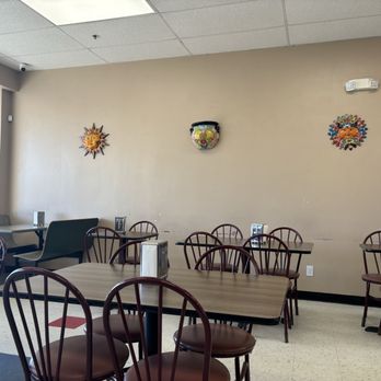 Chris' Ice Cream - Seating - Ice Cream & Frozen Yogurt Near Me - Indianapolis, Indiana
