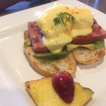 Moena Café - Eggs Benedict + avocado - Cafes Near Me - Honolulu, Hawaii