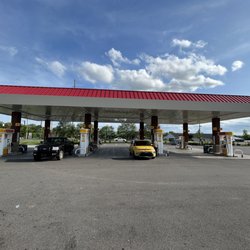Big Mikes Gas N Go - The pumps