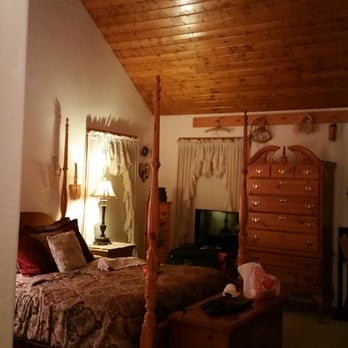 Tucker Peak Lodge - Our room, Tranquility. - Hotels Near Me - Julian, California