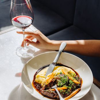 Renée - One caring gastronomic experience, s'il vous plaît    Beef bourguignon, mashed potatoes, glazed shallots - Bistros Near Me - Nice, 06