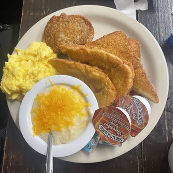 H&H Soul Food Restaurant - French toast and grits - American Near Me - Macon, Georgia