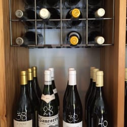 DigWineSF - Beautiful bottles, friendly atmosphere. You will know you have arrived somewhere special once you step inside.