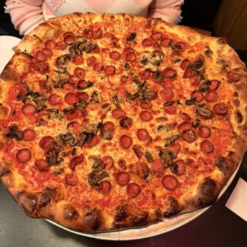 Leo's Hideout - Pepperoni & mushrooms pizza - Pizza Near Me - San Antonio, Texas