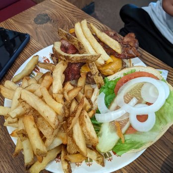 Haugen's Famous Original Barbeque - Banquet burger - Barbeque Near Me - Port Perry, Ontario