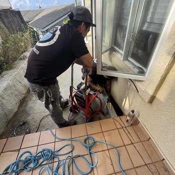 535 Plumbing - Mark and partner working to resolve problem - Plumbing Near Me - Honolulu, Hawaii