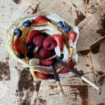Bru Chicago - Berry and mascarpone crepe - Coffee & Tea Near Me - Chicago, Illinois