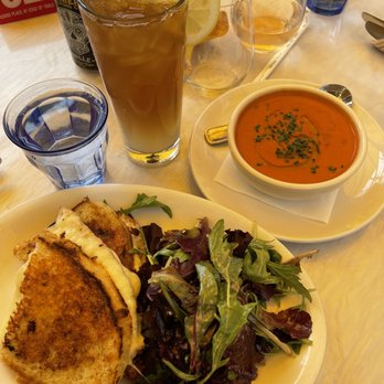 Sunflower Caffe - Grilled cheese and tomato soup - Coffee & Tea Near Me - Sonoma, California