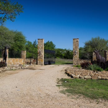 4D Guest Ranch - Entrance to the ranch - Resorts Near Me - Waelder, Texas 4D Guest Ranch - Entrance to the ranch - Resorts Near Me - Waelder, Texas