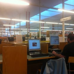 Biblioteca Tecla Sala - Zona de informática.