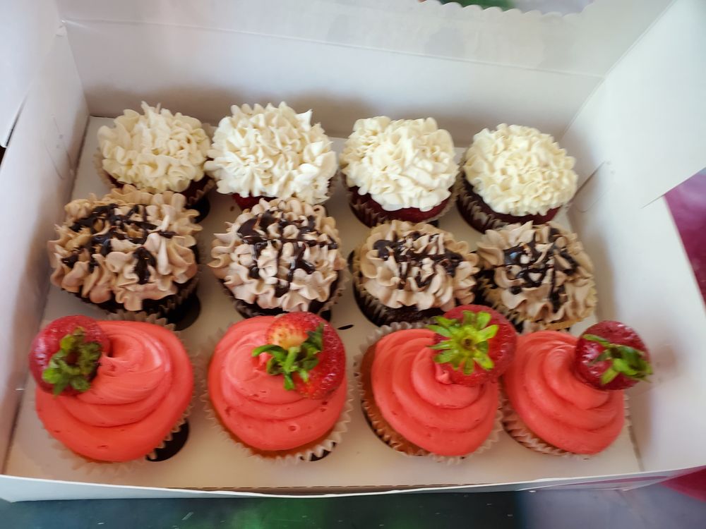 THE CUPCAKE ARCADE 200 Photos & 28 Reviews 12434 N Mainstreet