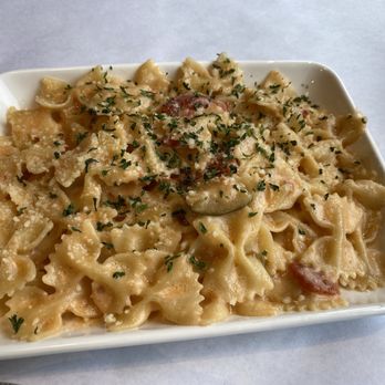 Combine Brothers Bar & Grille - Lunch portion of bow-tie pasta with pink pepper sauce - Italian Near Me - Boardman, Ohio
