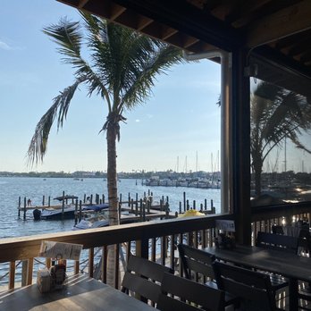Finn’s Dockside Bar & Grill - Sports Bars Near Me - Apollo Beach, Florida