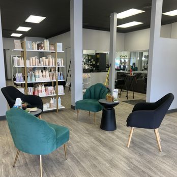 Mint Salon Studio - Seating area - Hair Salons Near Me - Omaha, Nebraska Mint Salon Studio - Seating area - Hair Salons Near Me - Omaha, Nebraska
