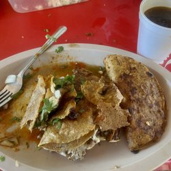 Birrieria El Ceboyo - Birrieria El Ceboyo. Taco plate. Beef and goat with au jus in the cup.