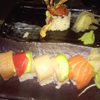 Sushi Roku - Rainbow roll - Sushi Bars Near Me - Pasadena, California