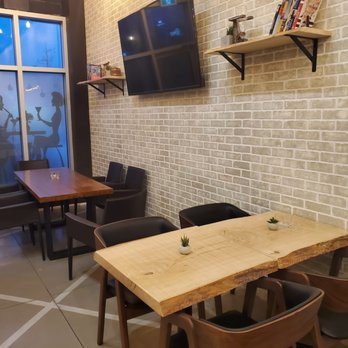 Solitaire Hookah Bar - a table and chairs - Hookah Bars Near Me - Toronto, Ontario
