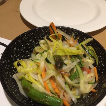 Santa Anna - Asparagus appetizer tasty tomato sauce lots of onions - Spanish Near Me - Barcelona, B Santa Anna - Asparagus appetizer tasty tomato sauce lots of onions - Spanish Near Me - Barcelona, B