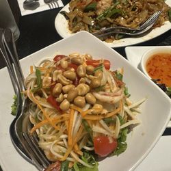 Pimlico Thai - Papaya salad, pad kee mao