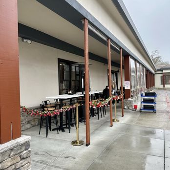 The Hangout - Patio Seating - Breakfast & Brunch Near Me - Walnut Creek, California