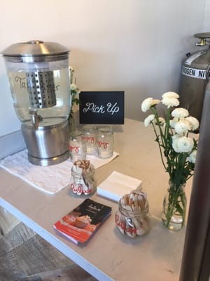 Lulu's Nitrogen Ice Cream by null