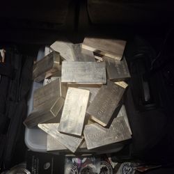 Austin Coins and Jewelry - 36 100oz silver bars!