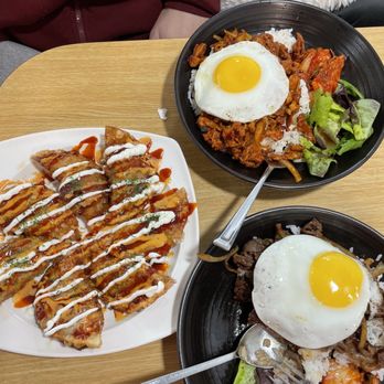 Mandu-Ya - Hot Flavored Mandu Spicy Pork Plate Bulgogi Rice Plate - Korean Near Me - Federal Way, Washington Mandu-Ya - Hot Flavored Mandu Spicy Pork Plate Bulgogi Rice Plate - Korean Near Me - Federal Way, Washington