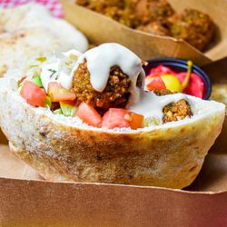 Falafeland - HALF FALAFEL PITA