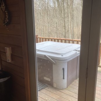 Cabins by the Caves - Hot tub - Vacation Rentals Near Me - Logan, Ohio