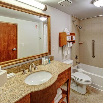 Hampton Inn Winchester - Guest room bath - Hotels Near Me - Winchester, Kentucky Hampton Inn Winchester - Guest room bath - Hotels Near Me - Winchester, Kentucky