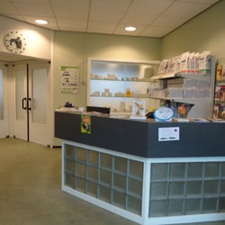 Dierenkliniek Crooswijk - De balie in de wachtkamer